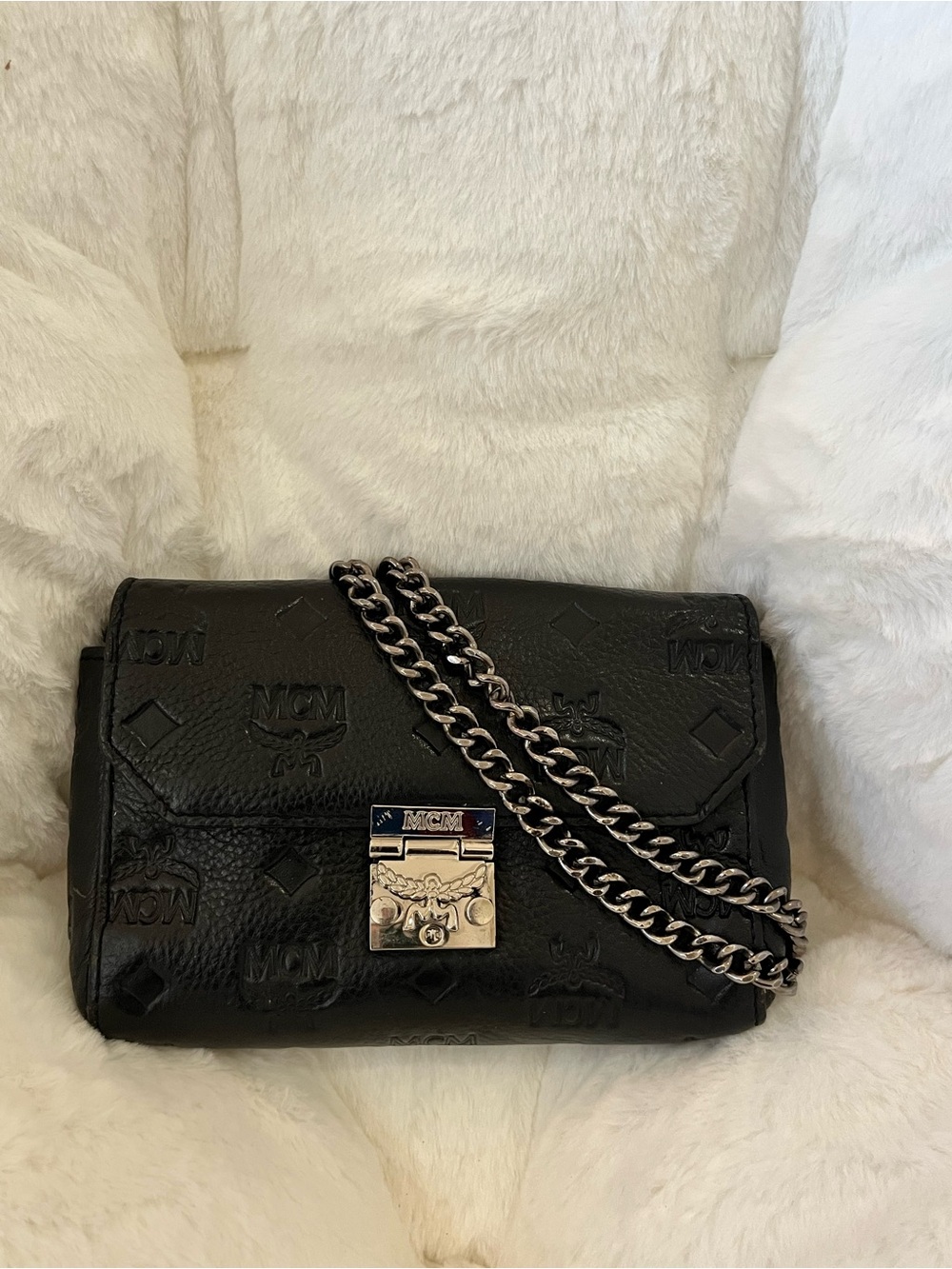 MCM wallet on chain shoulder bag